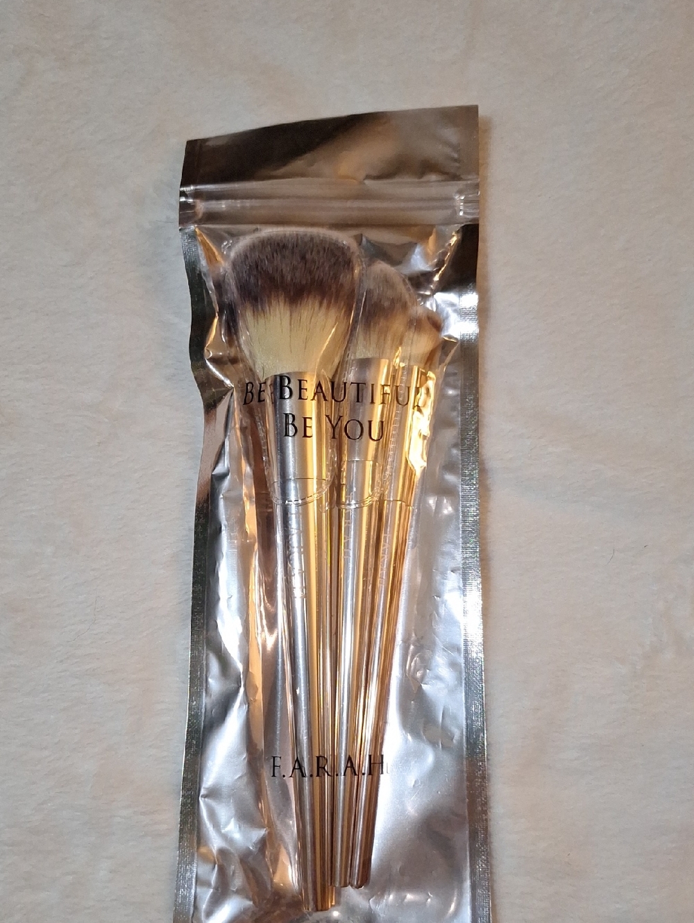 Farah Metallic Gold Makeup Brush Set with Two-Tone Bristles